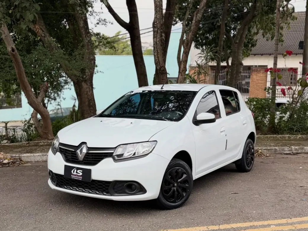 Renault Sandero Expression 1.0 — perfil esquerdo