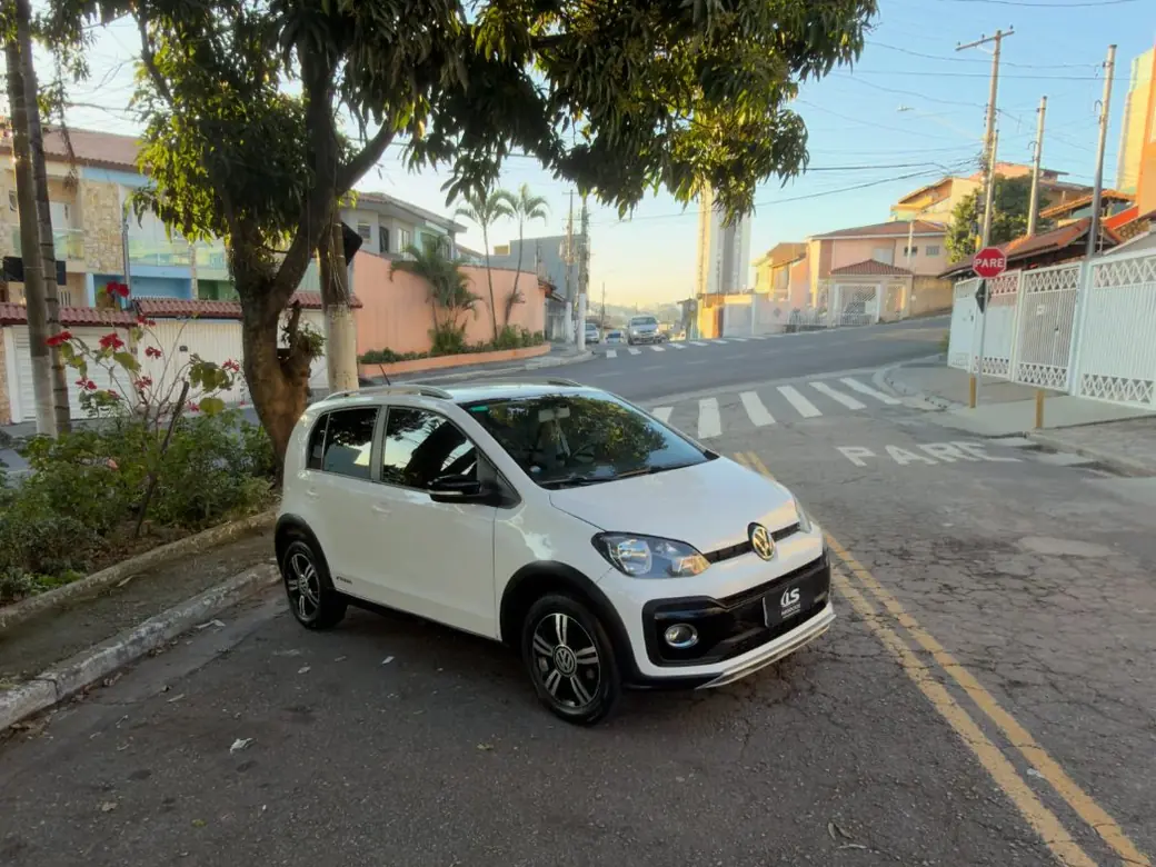 Volkswagen Up! TSI Xtreme — frente em três quartos