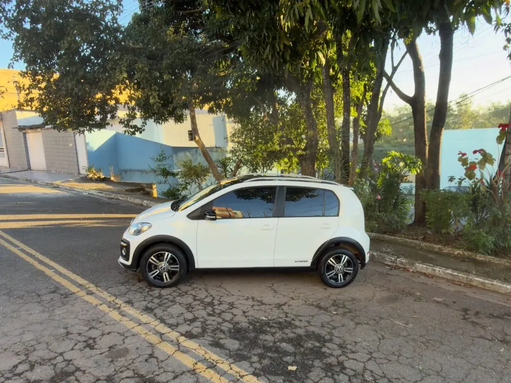 Volkswagen Up! TSI Xtreme — perfil esquerdo